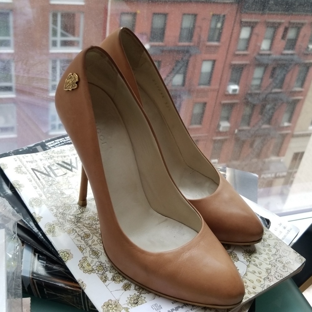 Gucci Tan Leather High Heel Pumps with Gold Logo Accent